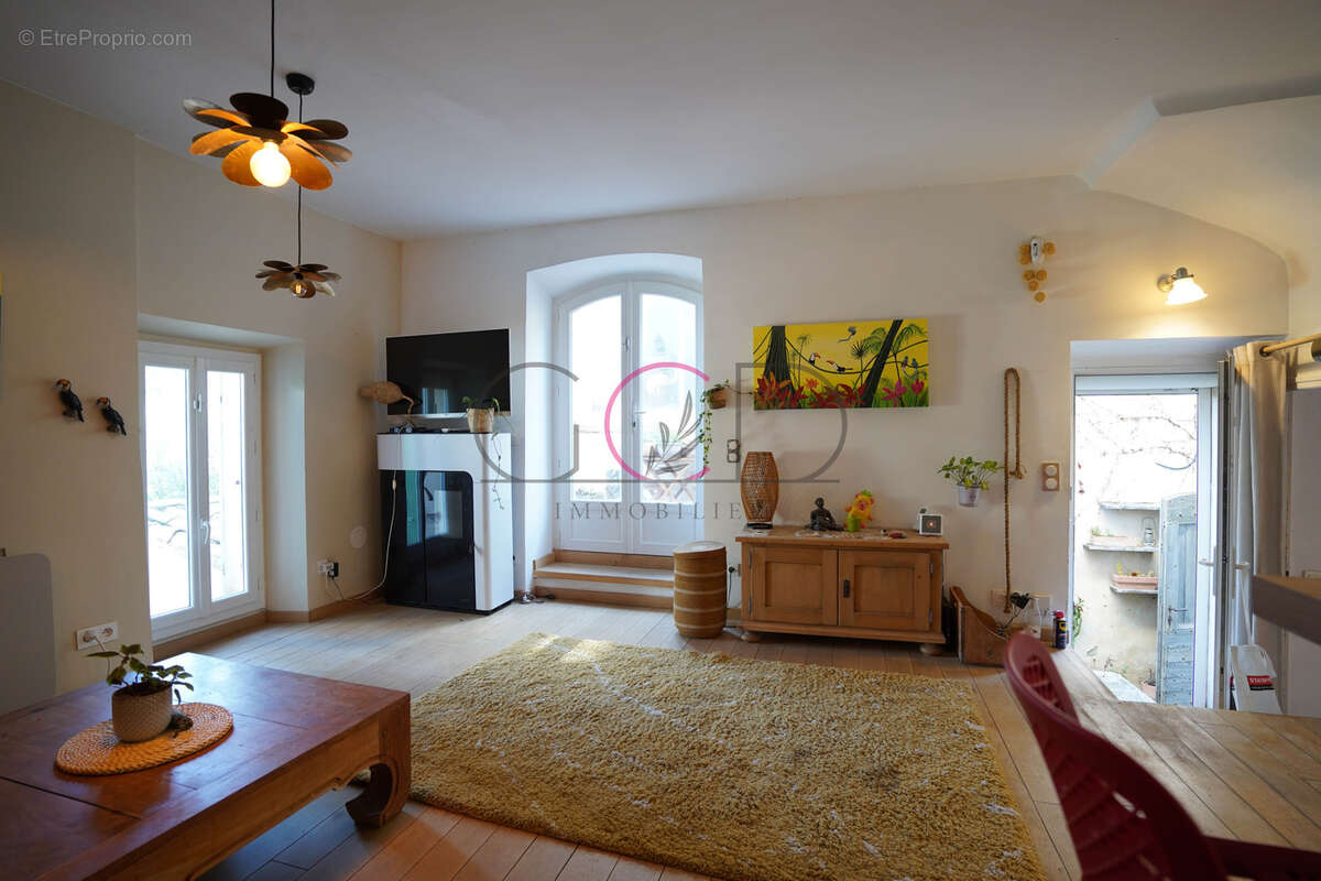 Maison à VENTABREN