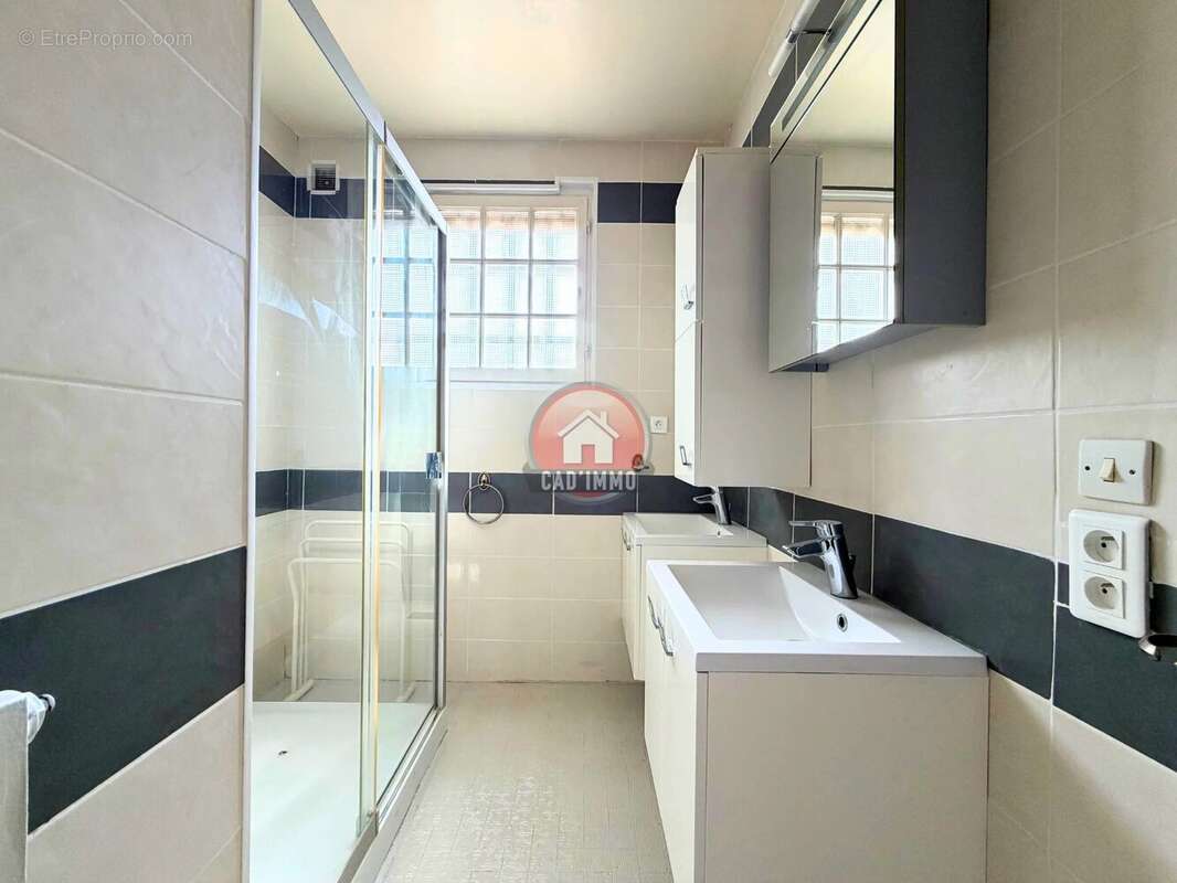 Plain pied de 116 M² 4 chambres, et garage. - photo 8