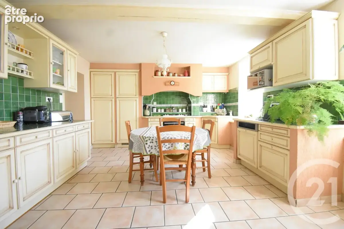 Maison 158 m² à Vendat  - photo 3