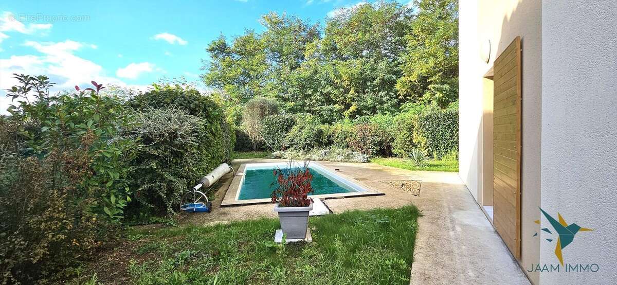 Maison à SAINT-GEORGES-DE-RENEINS