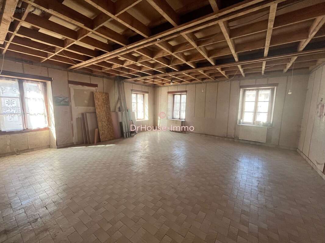 Maison à ROUSSILLON-EN-MORVAN