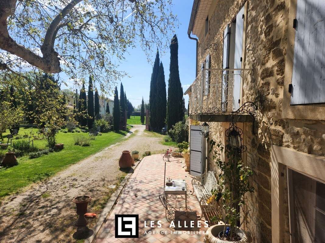 Maison à PERNES-LES-FONTAINES