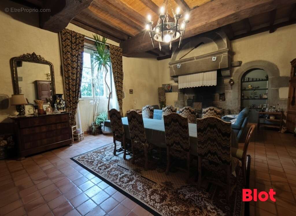 Maison à COMBOURG