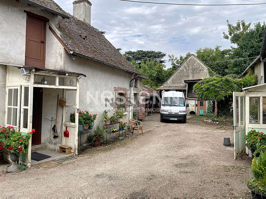 Maison à LA CHAUSSEE-SAINT-VICTOR
