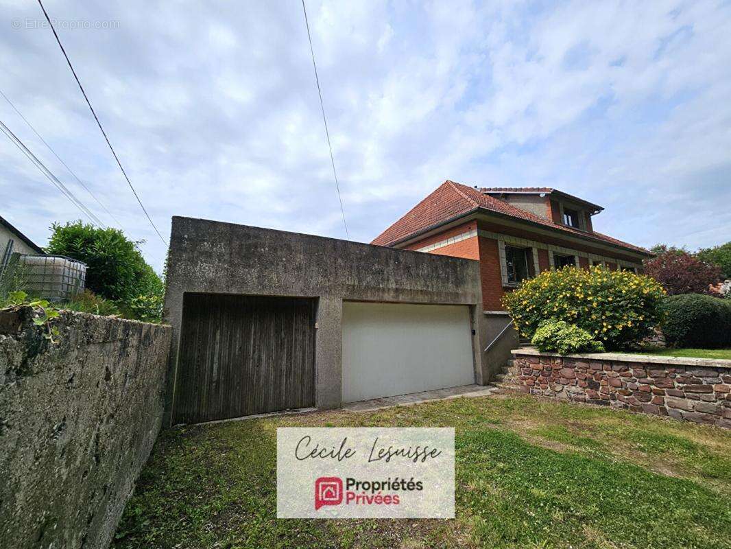 Pavillon sur sous-sol complet avec dépendances et garages - photo 16