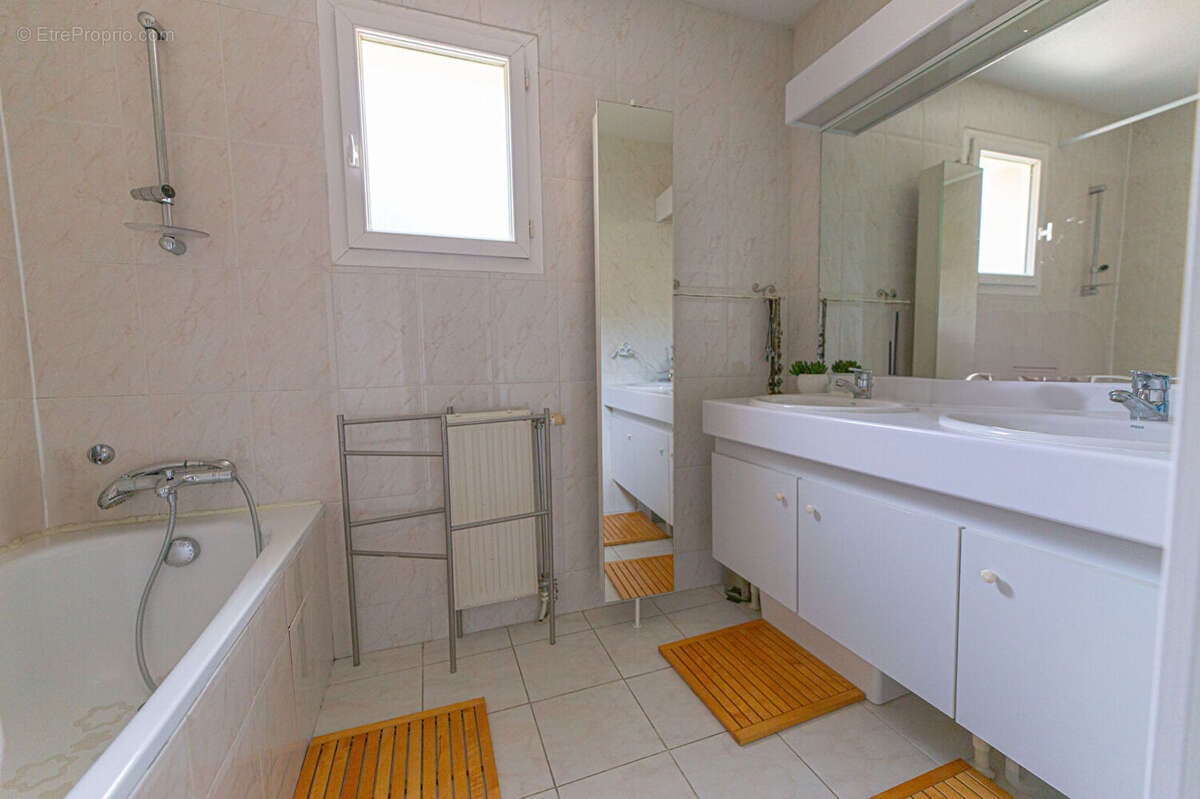 Maison à MANDELIEU-LA-NAPOULE