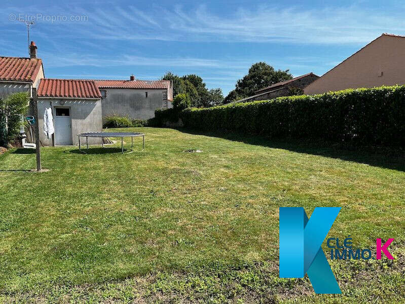 Maison à LES BROUZILS