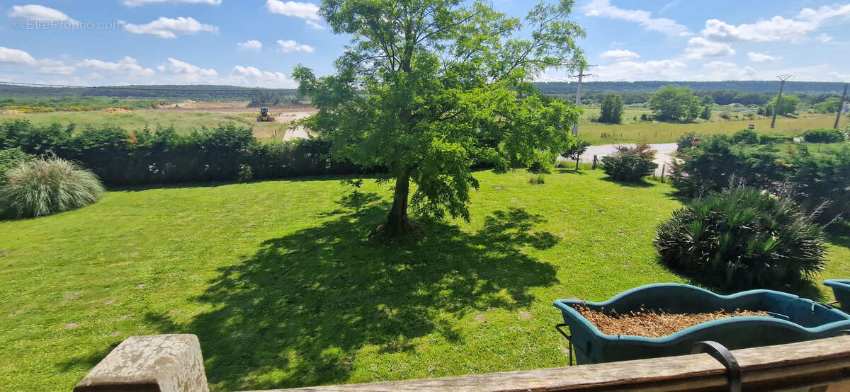 Autre à YVILLE-SUR-SEINE