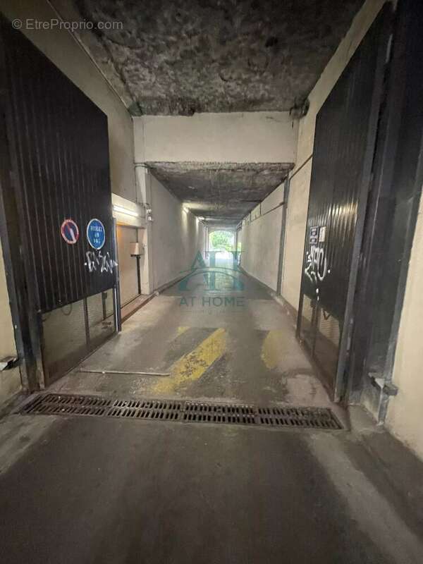 Parking à PARIS-10E