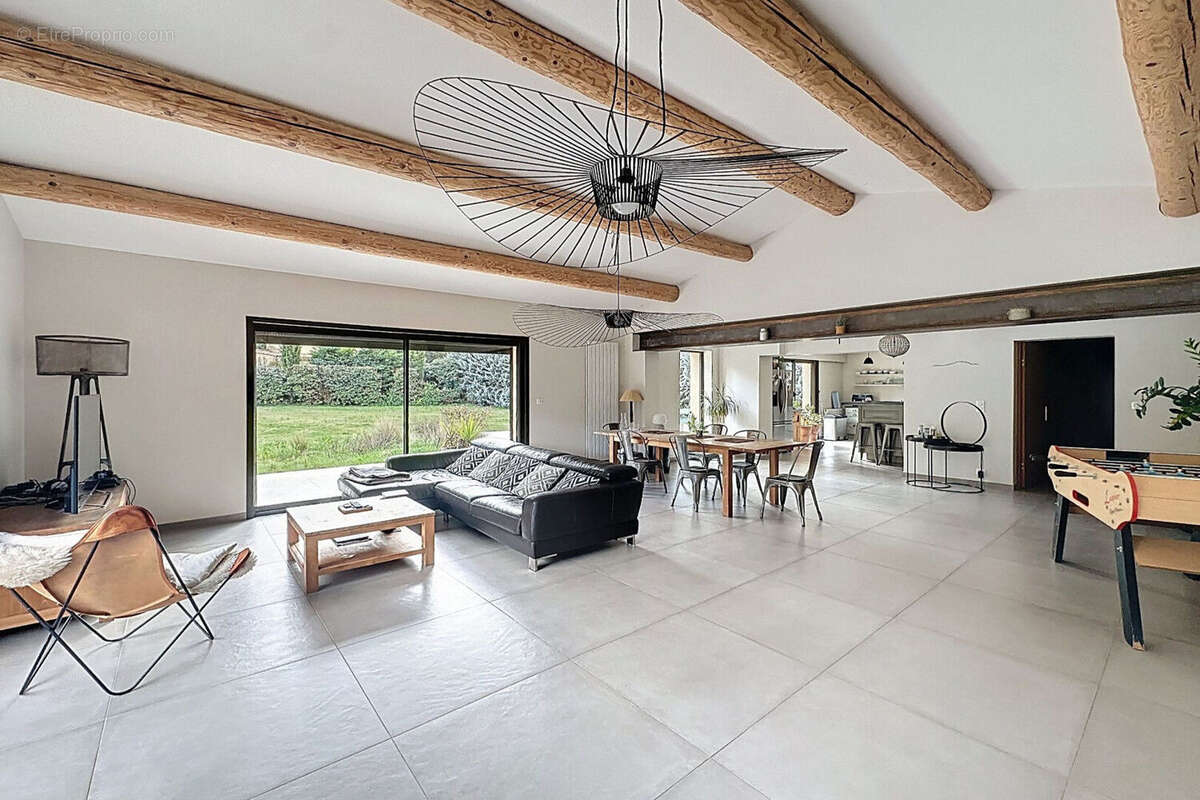 Maison à SIMIANE-COLLONGUE