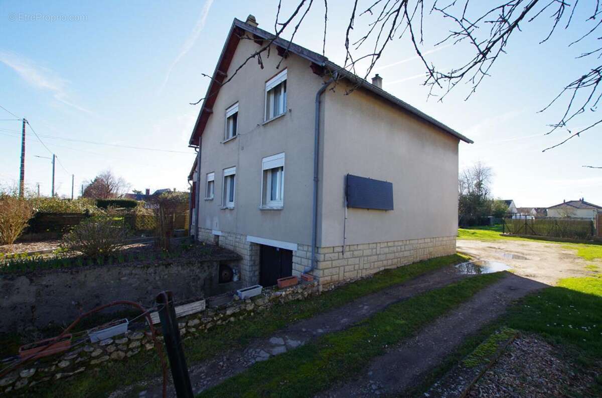 Maison à SAINTE-GENEVIEVE-DES-BOIS