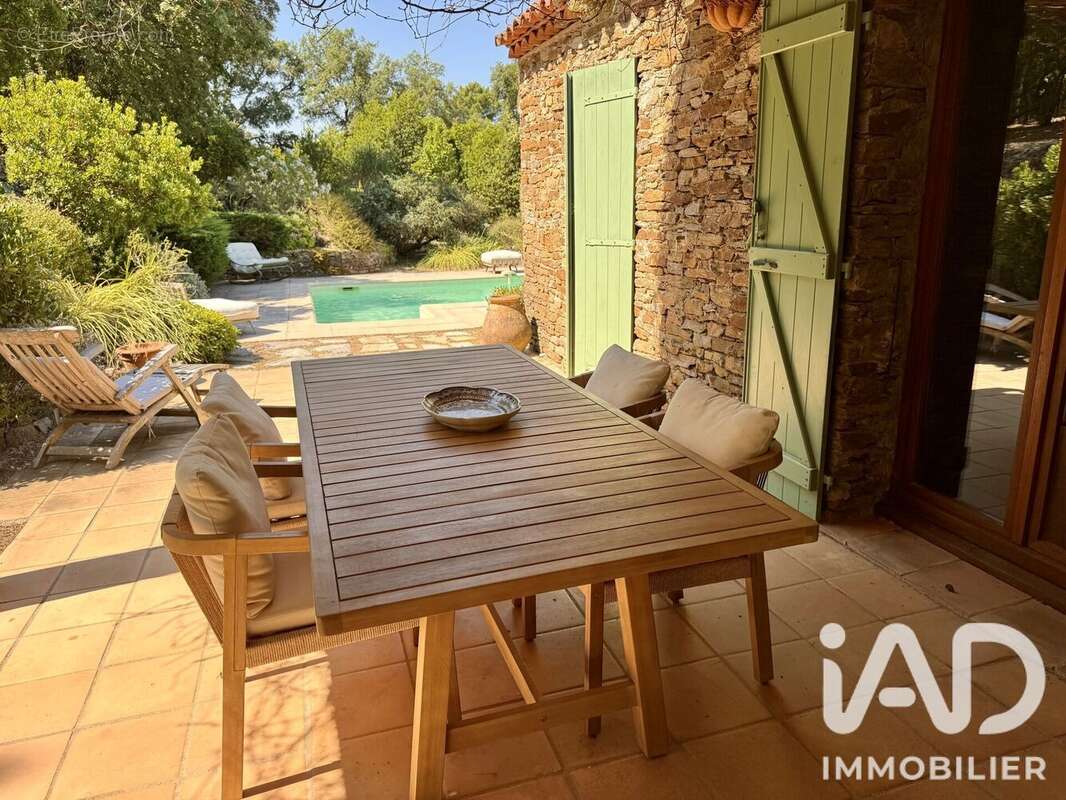 Maison 113 m² à La Garde-Freinet  - photo 4