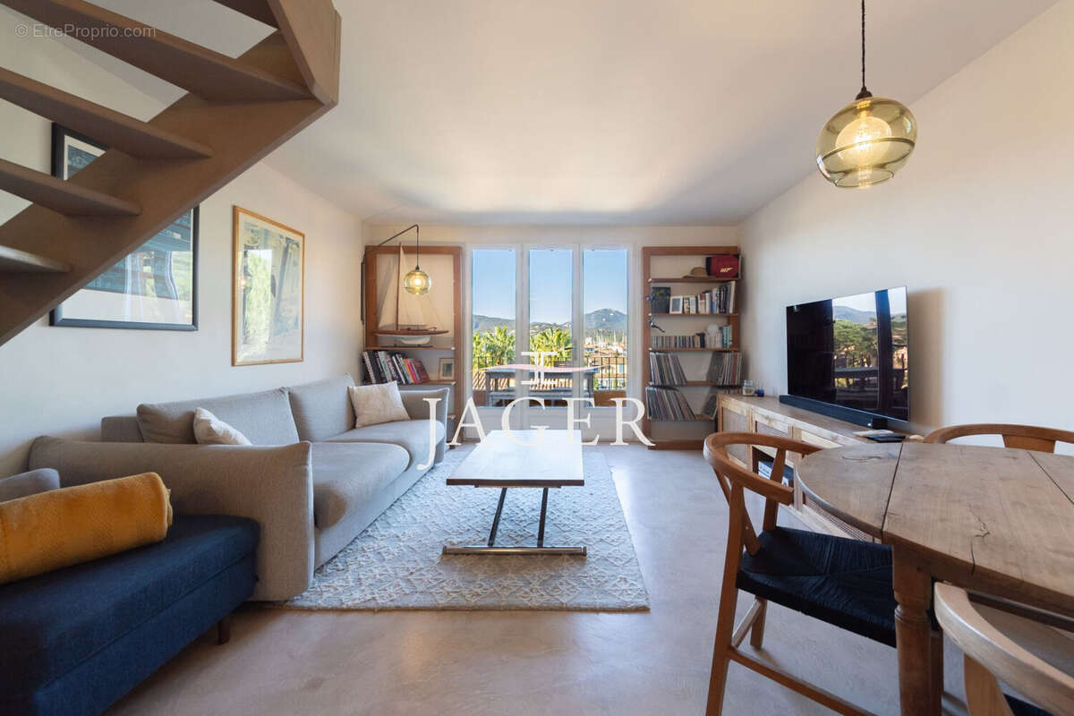Appartement à COGOLIN