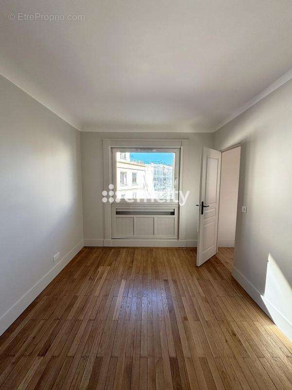 Appartement à LEVALLOIS-PERRET