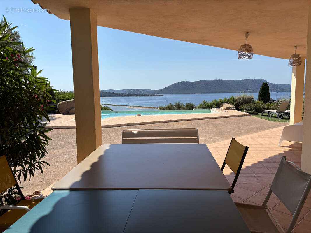 Villa de 176m2  sur 2 niveaux avec piscine et vue panoramique sur la mer et le golfe de Porto Vecchio - photo 12