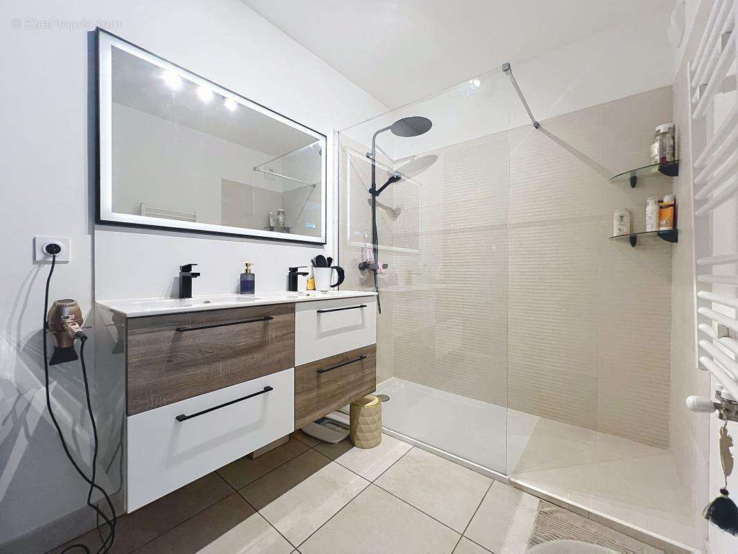 Appartement à LA COLLE-SUR-LOUP