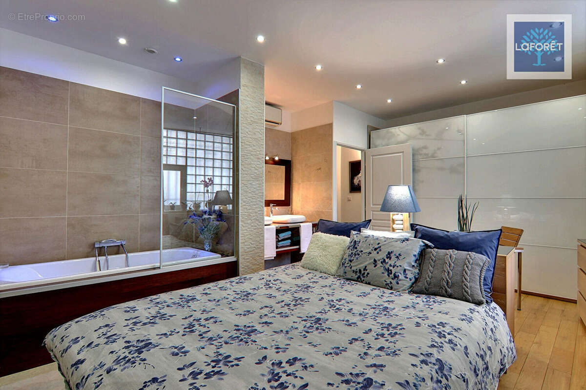 Appartement à VALLAURIS