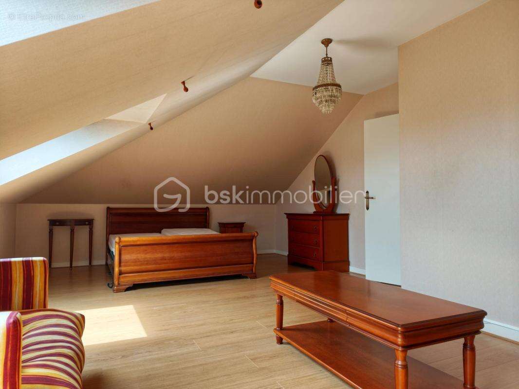 Duplex 75 m² – Garage, cave, ascenseur et chambre vue sur rade - photo 12