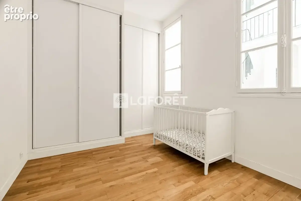 Trois chambres & chambre de service - traversant - beaux volumes - photo 8