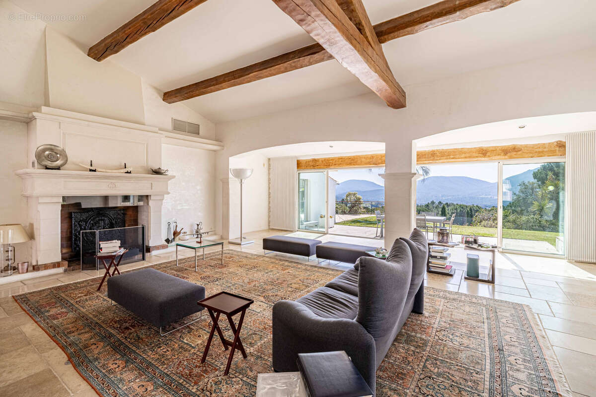 Maison à PLAN-DE-LA-TOUR