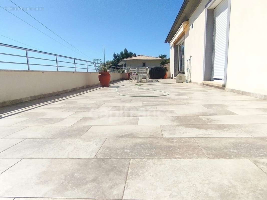 Maison T5 de 124 m2, avec grande terrasse et vue panoramique sur la mer, parking et son jardin à FOLELLI 20213 (HAUTE CORSE) - photo 18