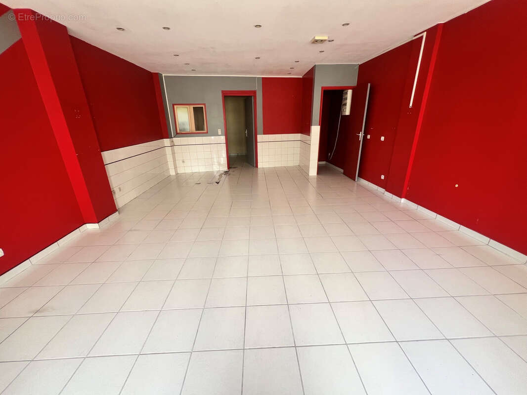 Secteur luton - local commercial professionnel de 44m2 avec vitrine - photo 3