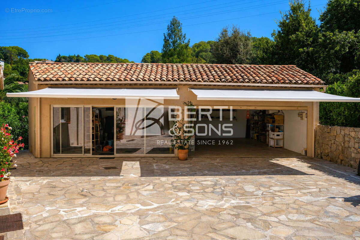 Mougins - villa de charme au coeur d'un domaine prive et securise - photo 16