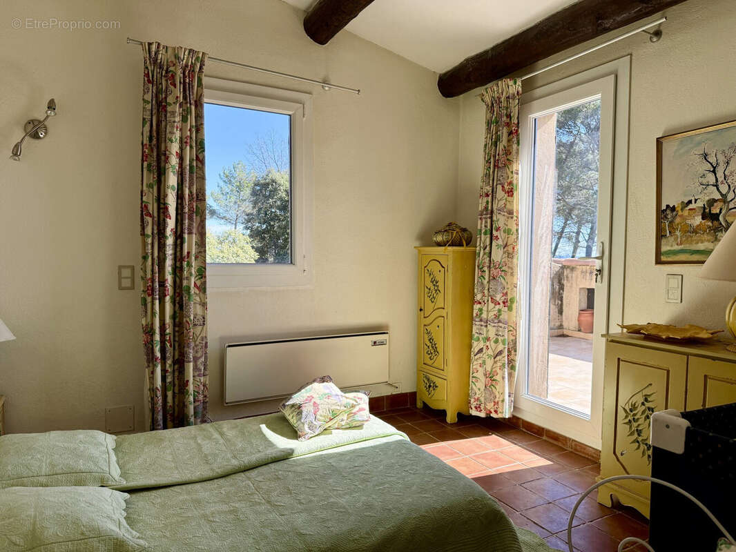 Dickjan POPPEMA d'eXp France vous propose une belle villa avec vue, piscine et 4 chambres - Maison à PIERREVERT
