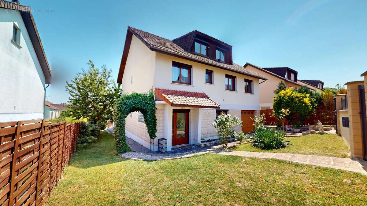 Maison à COUBRON