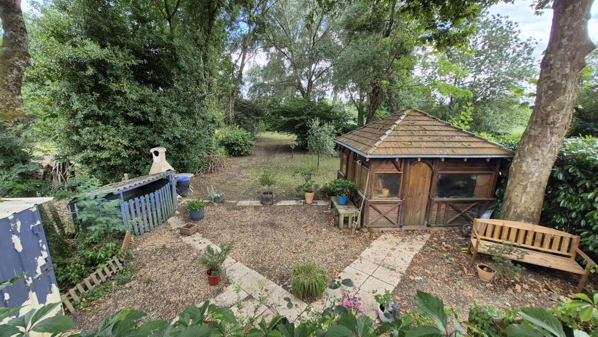 Terrain de loisirs en bord de Sarthe avec chalet - photo 8