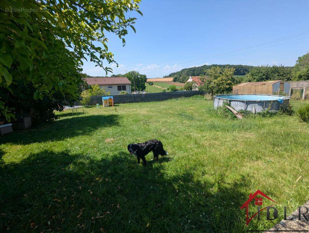 Pavillon sans mitoyenneté sur 1440 m2 à Oyriers - photo 8