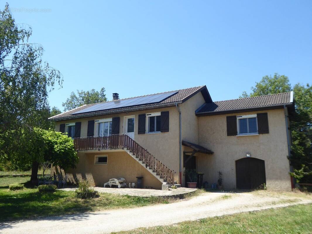 Maison à SICCIEU-SAINT-JULIEN-ET-CARISIEU