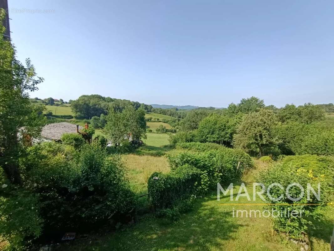 Maison à SAINT-HILAIRE-LE-CHATEAU