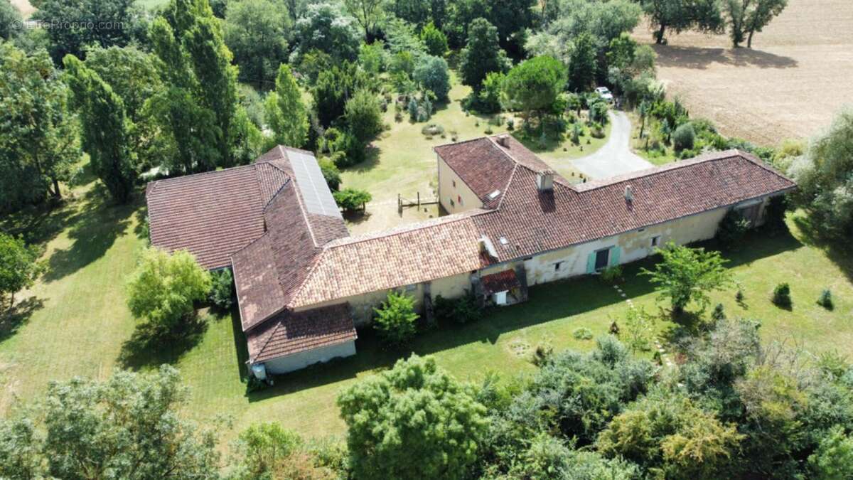 Maison à MONCORNEIL-GRAZAN