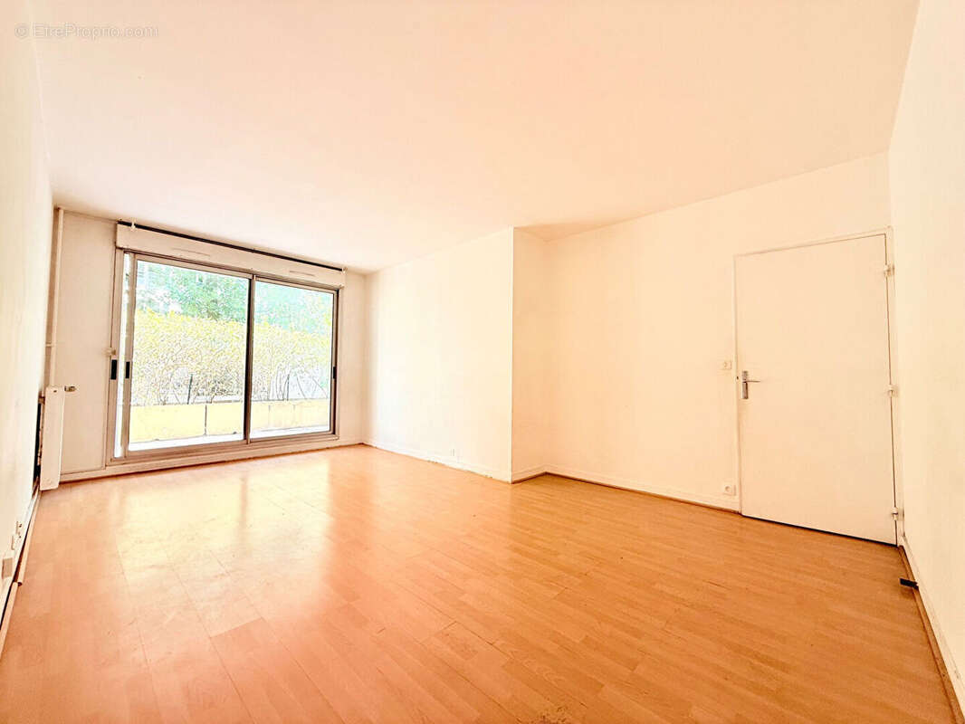 Clichy - rez-de-jardin  avec terrasse de 15 m² plein sud-est, sans vis-à-vis & au calme absolu - photo 3