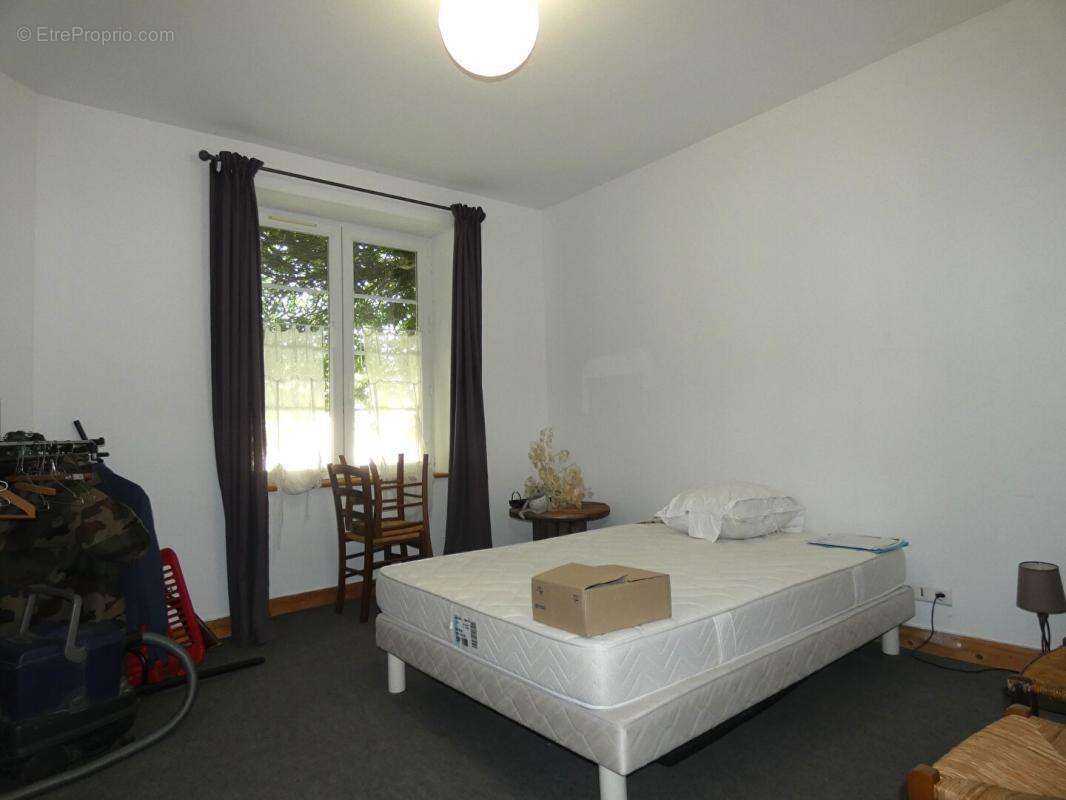 Maison et grange 265m² / 10 chs / 18 hects / dépendances / ETANG - photo 15