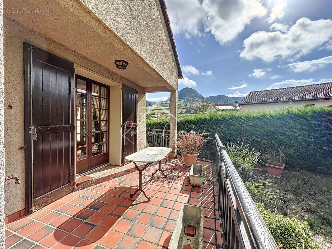 Maison à SAINT-GEORGES-DE-LUZENCON