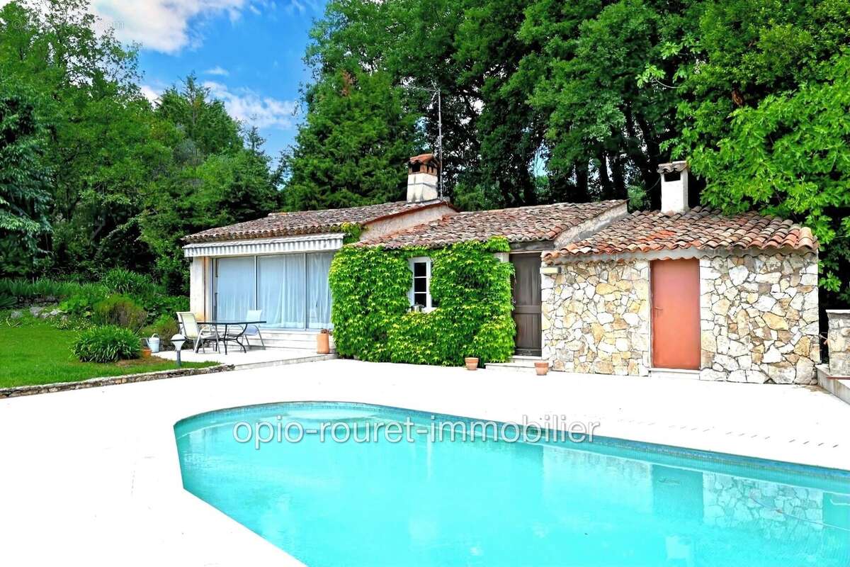Maison à CHATEAUNEUF-GRASSE