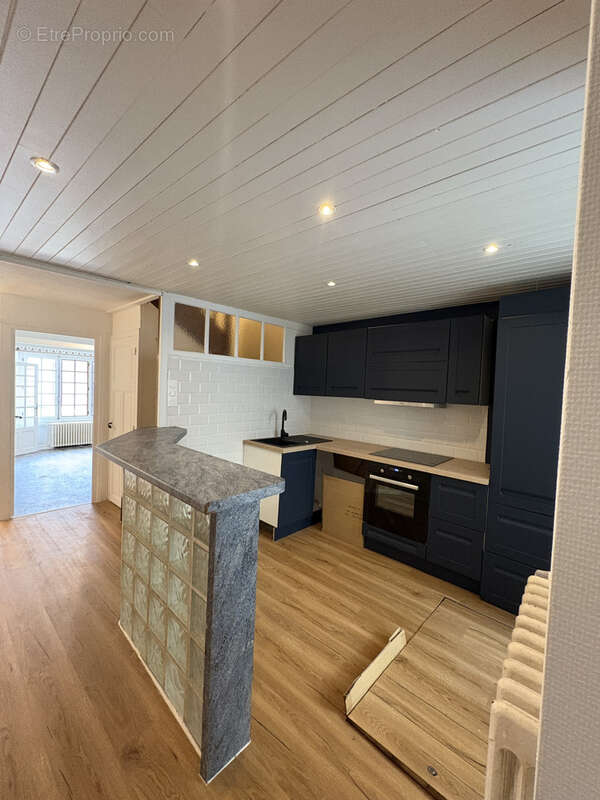 Maison à VIC-LE-COMTE