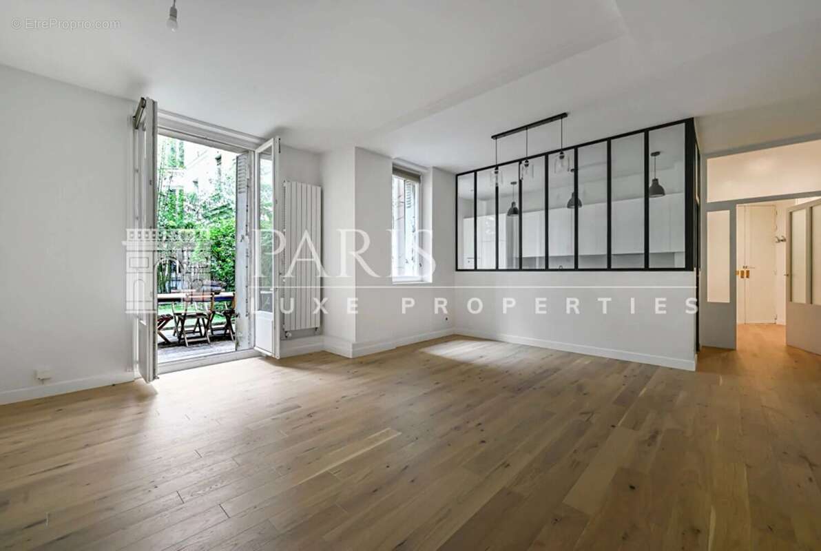 Appartement à PARIS-16E