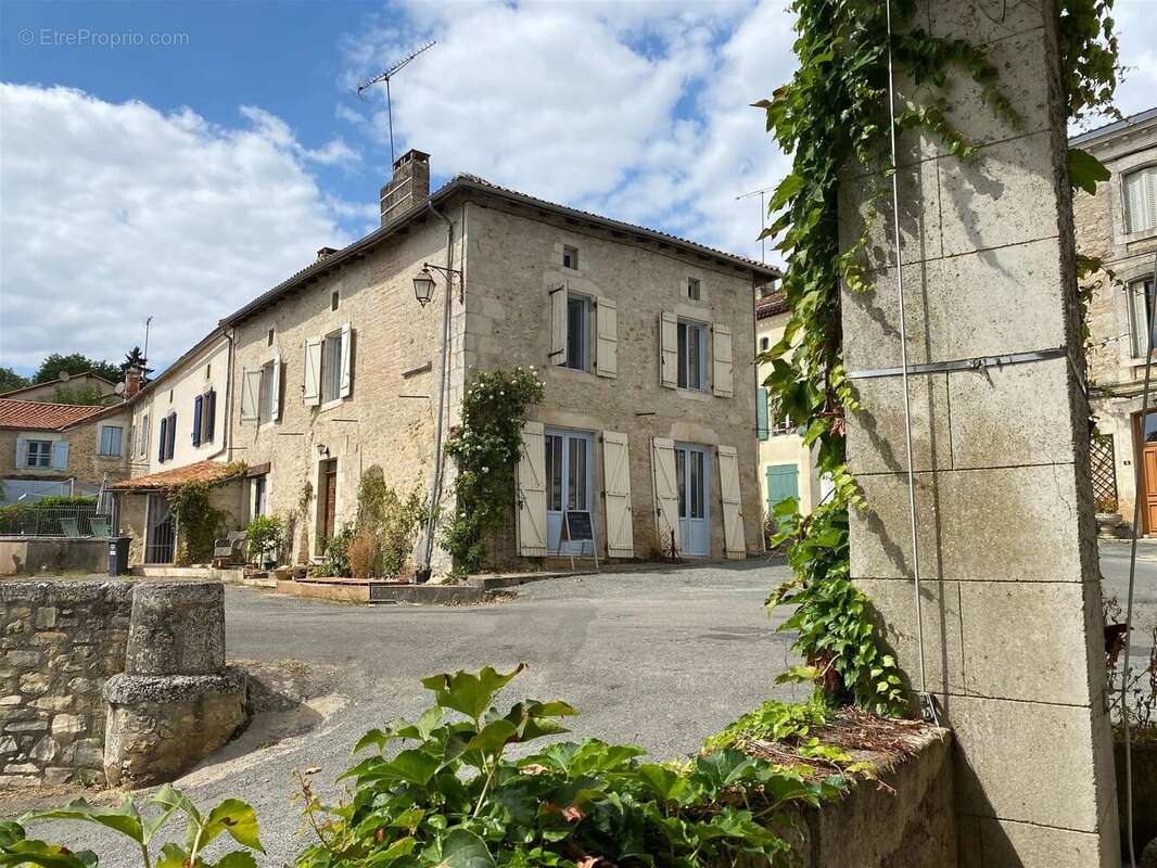 Maison à VARAIGNES