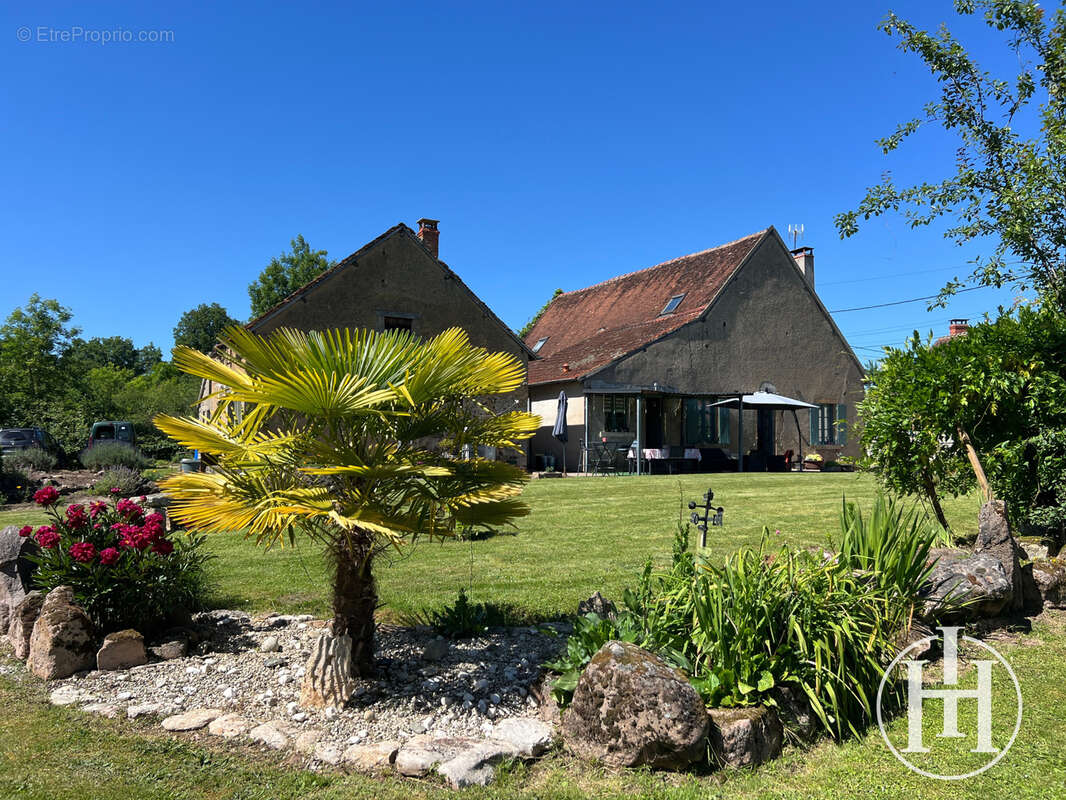 Maison à SAINT-BONNET-TRONCAIS