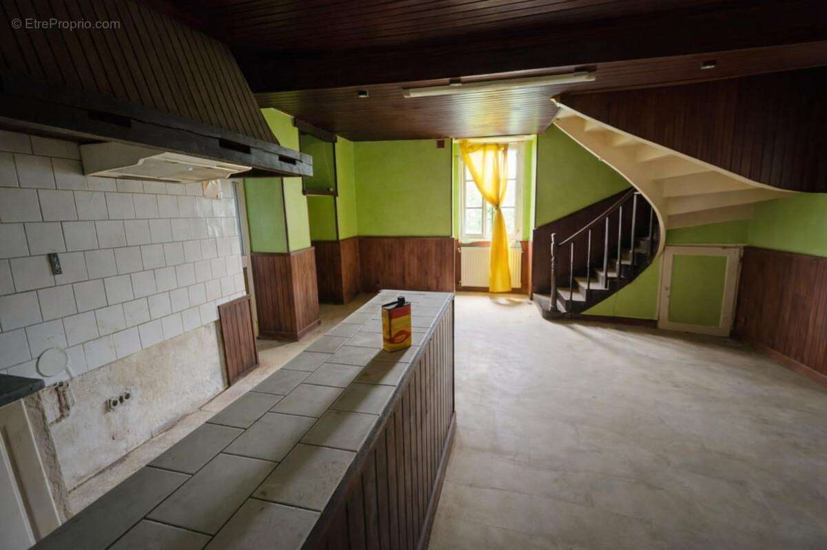 Maison à LUSIGNAC