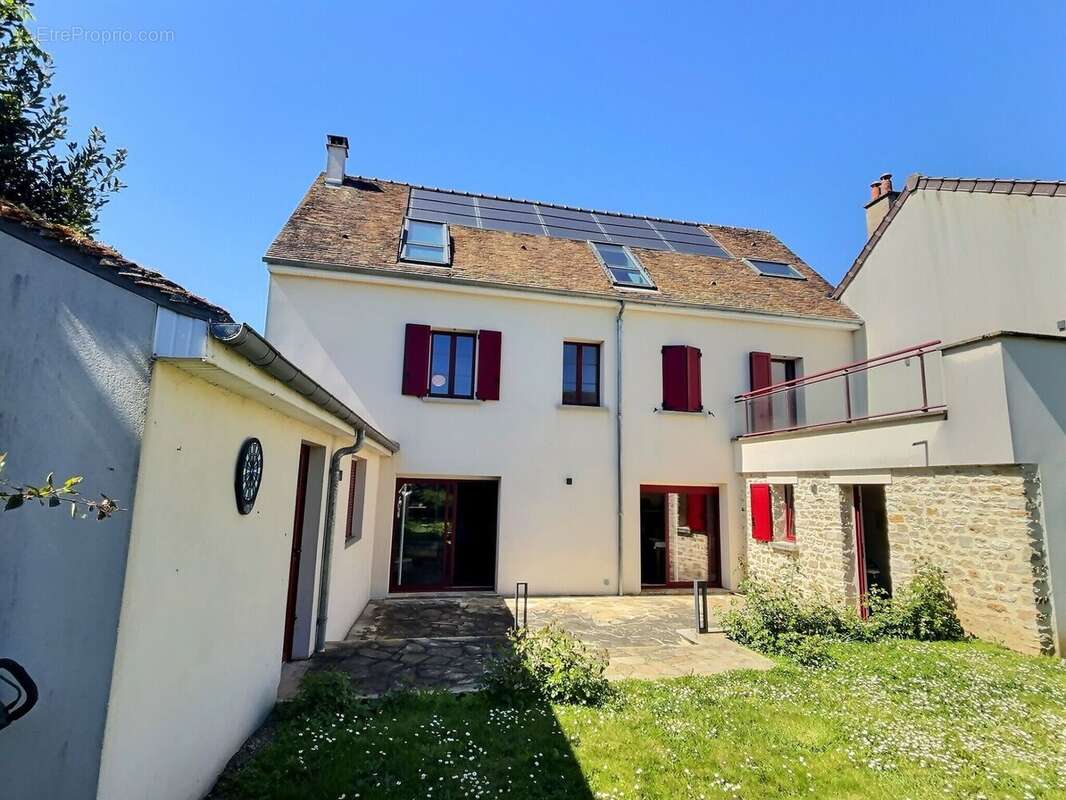 Maison à LE COUDRAY-MONTCEAUX