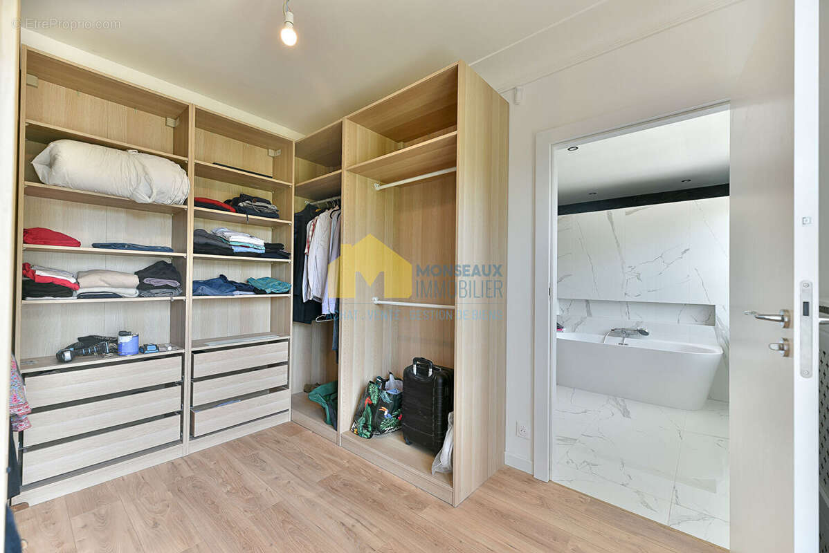 Maison à SAINTE-GENEVIEVE-DES-BOIS