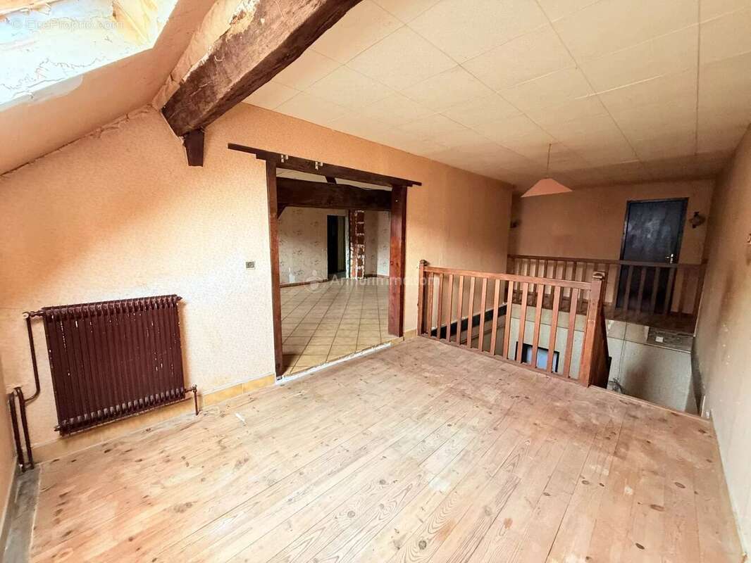 Maison à OUTREMECOURT