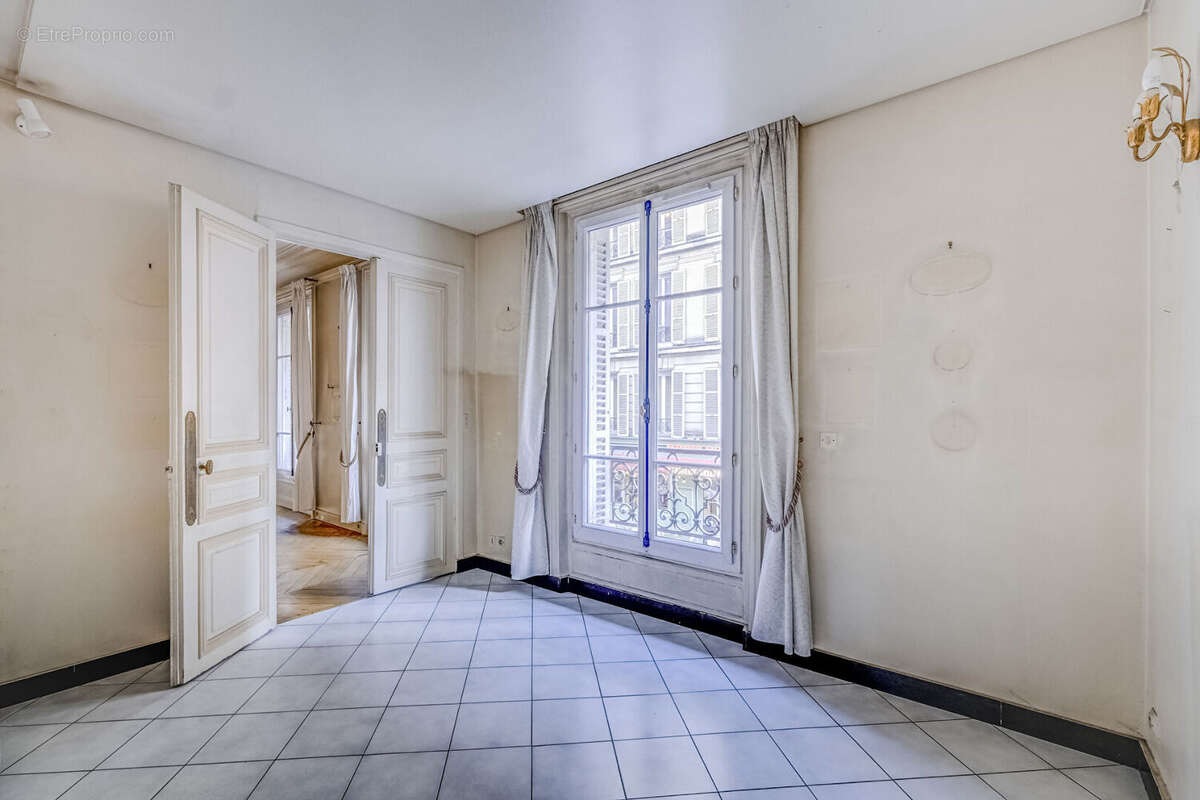 Appartement à PARIS-10E