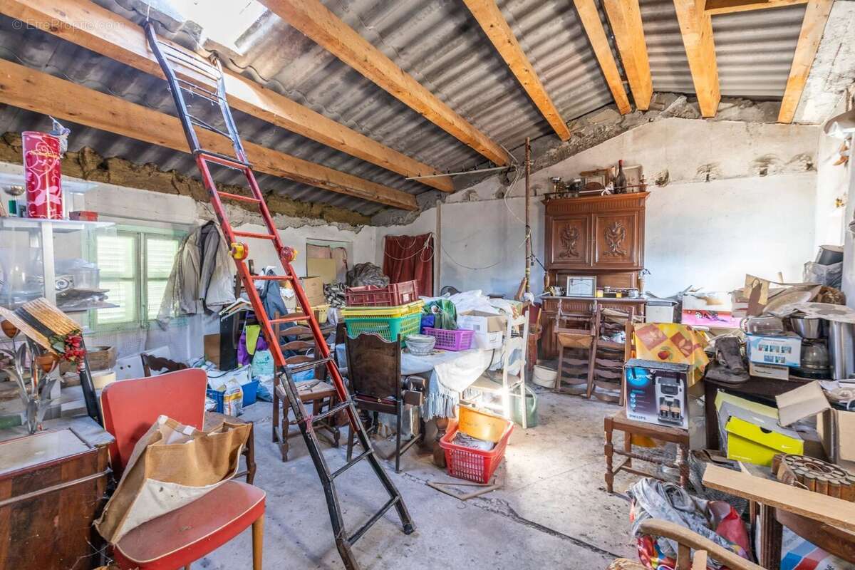 Appartement à L'ESCARENE