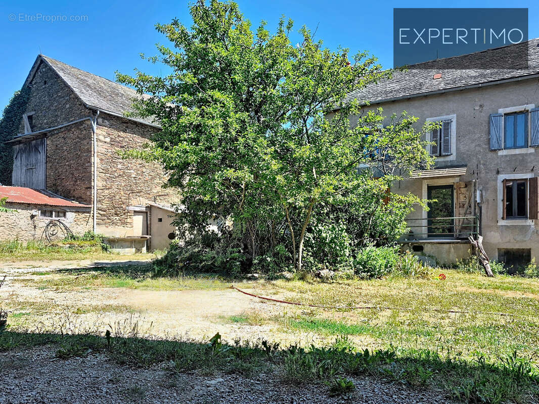 Propriété de caractère   Deux habitations indépendantes sur plus de 4 800 m2 + Dépendances + Garage + Grange + - photo 18