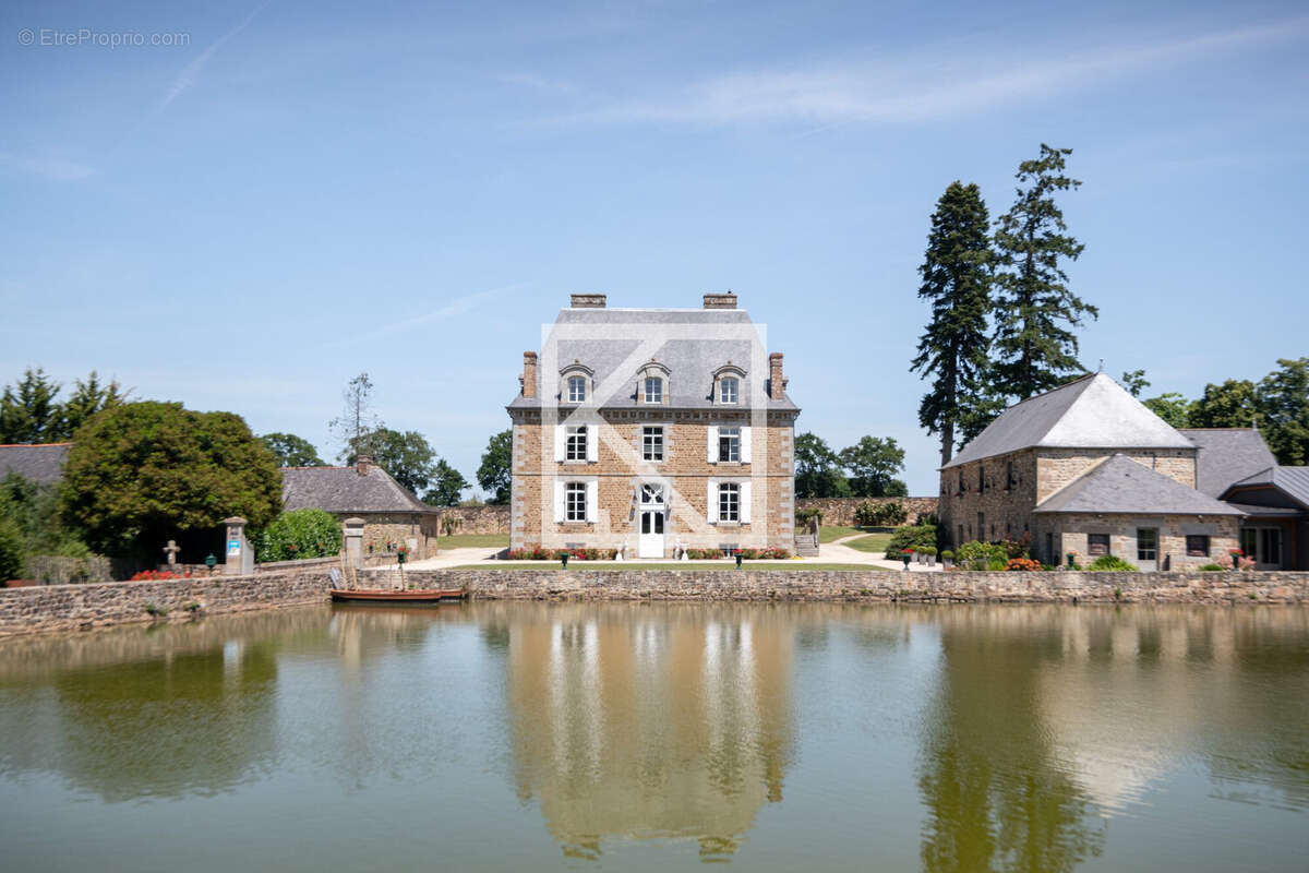 Autre à MEZIERES-SUR-COUESNON